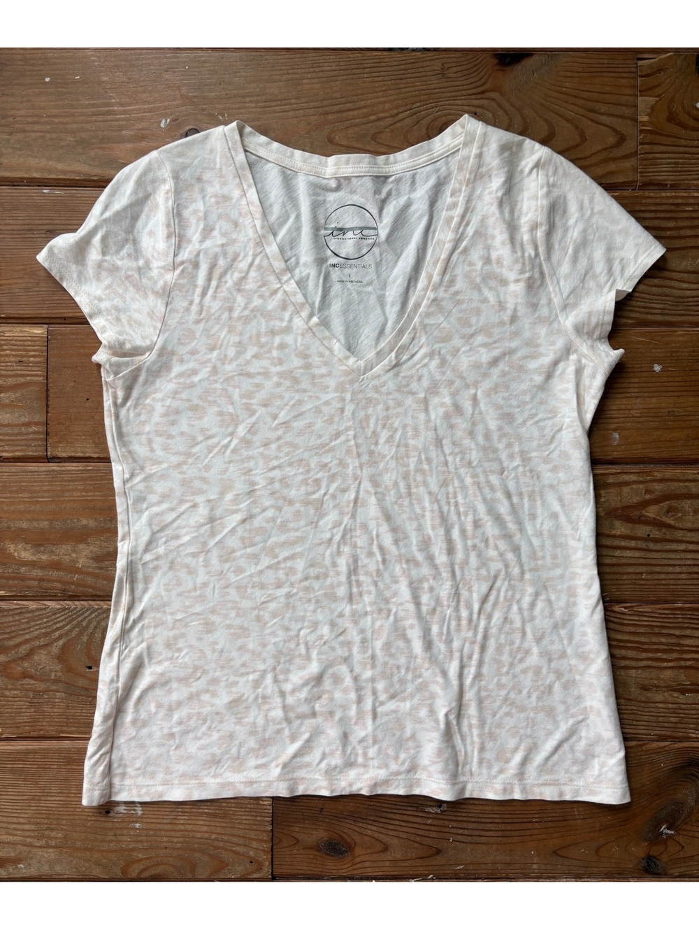 INC International Concepts INC Essentials Pink Animal Print V-Neck Tee Large - Picture 2 of 7